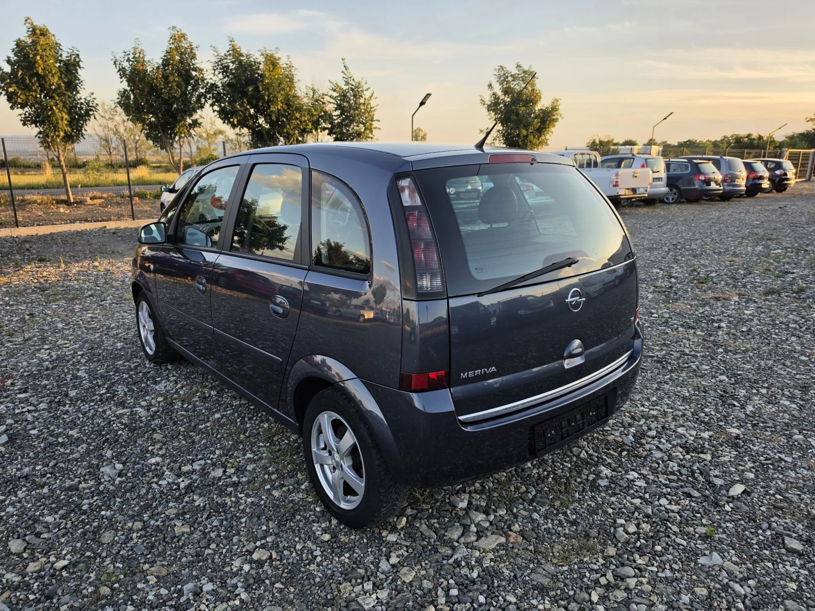 Opel Meriva 1.6i facelift , снимка 4 - Автомобили и джипове - 54397468