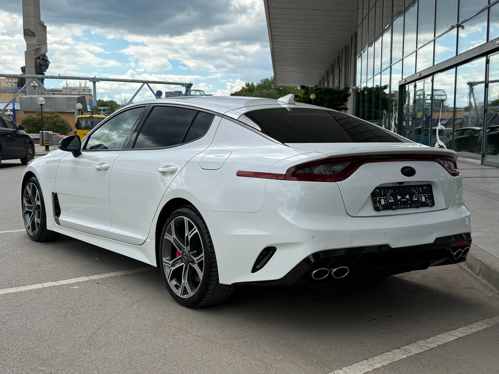 Kia Stinger 6 МЕСЕЦА ГАРАНЦИЯ/3.3GT 366к.с. 4x4 Всички Есктри, снимка 3 - Автомобили и джипове - 54913286