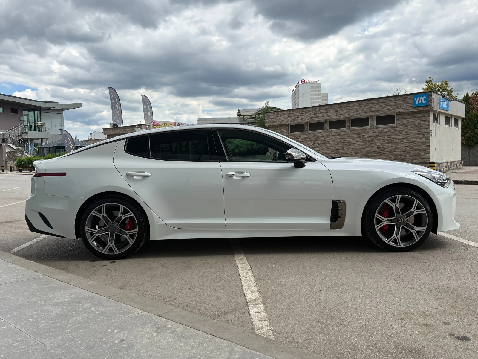 Kia Stinger 6 МЕСЕЦА ГАРАНЦИЯ/3.3GT 366к.с. 4x4 Всички Есктри, снимка 5 - Автомобили и джипове - 54913286
