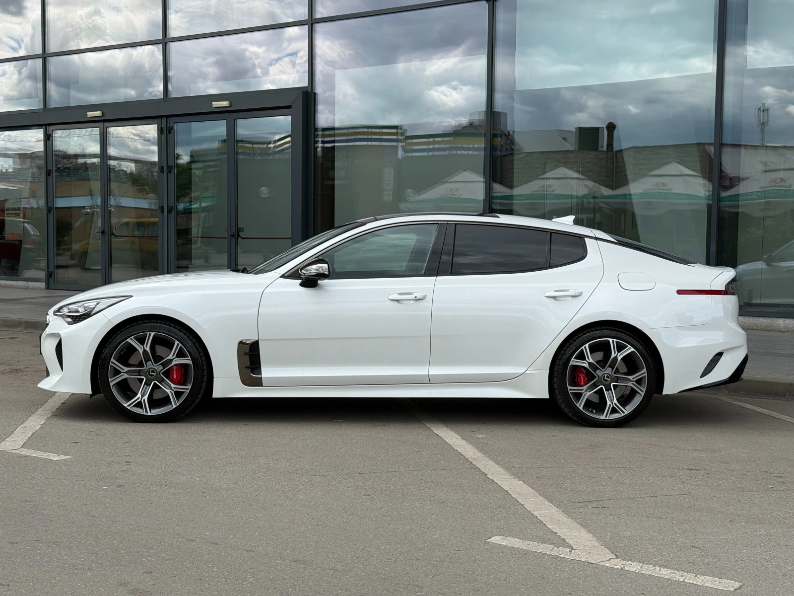 Kia Stinger 6 МЕСЕЦА ГАРАНЦИЯ/3.3GT 366к.с. 4x4 Всички Есктри, снимка 2 - Автомобили и джипове - 54913286
