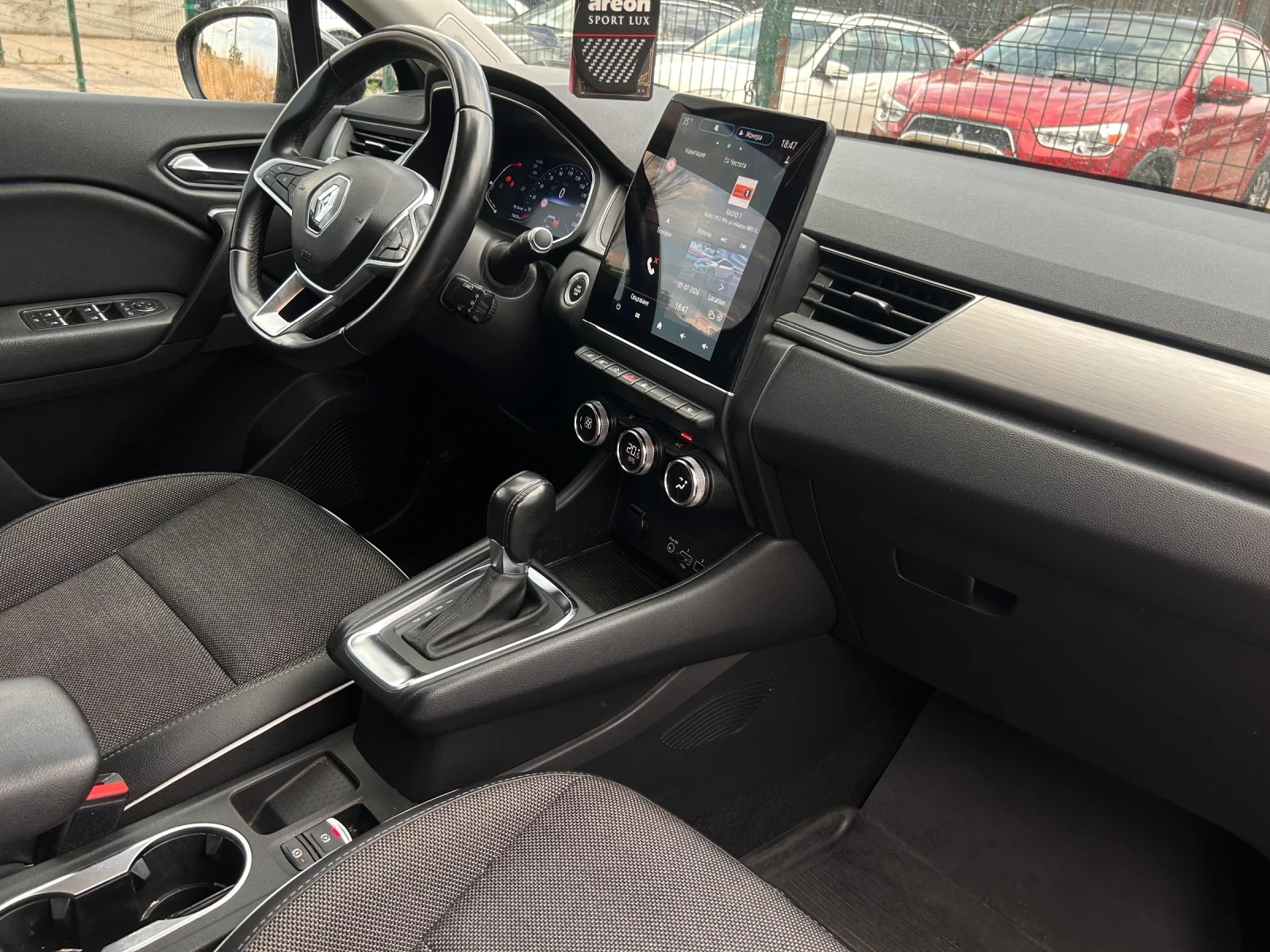 Renault Captur Intense , снимка 13 - Автомобили и джипове - 55124220