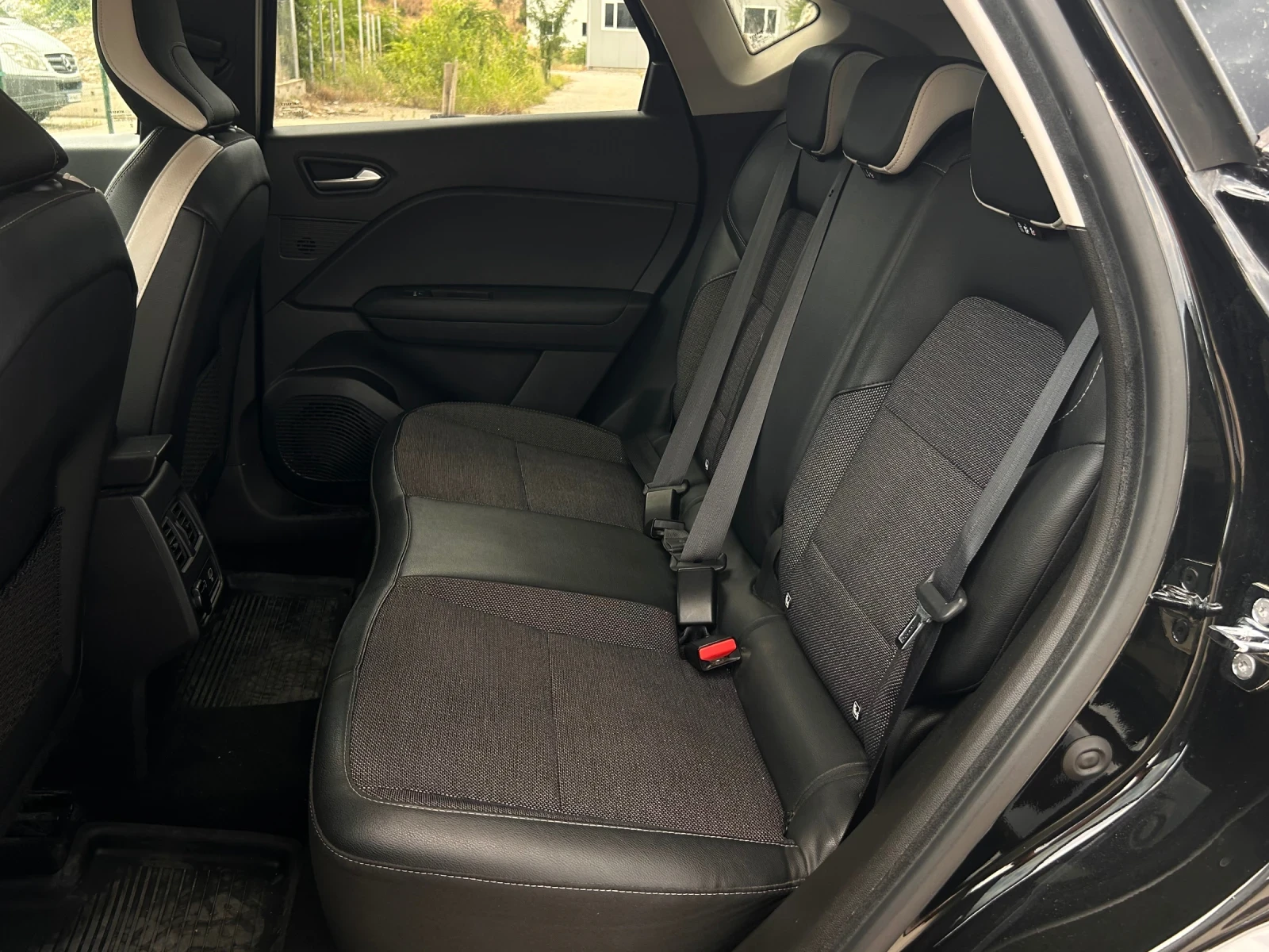 Renault Captur Intense , снимка 15 - Автомобили и джипове - 55124220