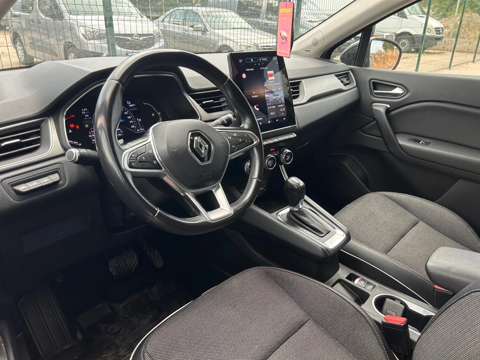 Renault Captur Intense , снимка 11 - Автомобили и джипове - 55124220