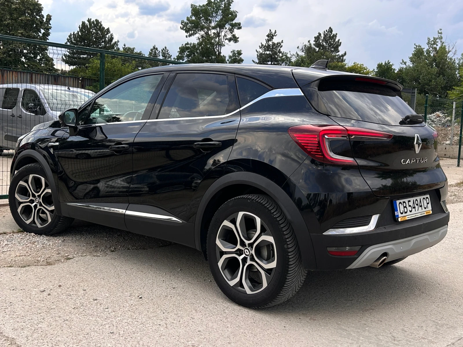 Renault Captur Intense , снимка 3 - Автомобили и джипове - 55124220