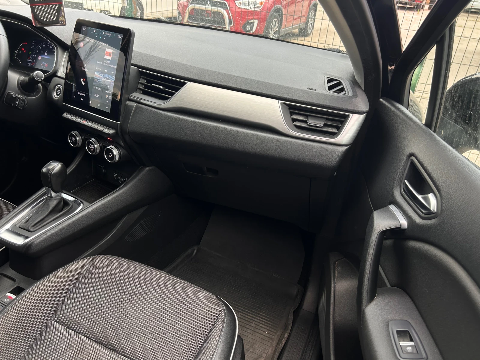 Renault Captur Intense , снимка 12 - Автомобили и джипове - 55124220