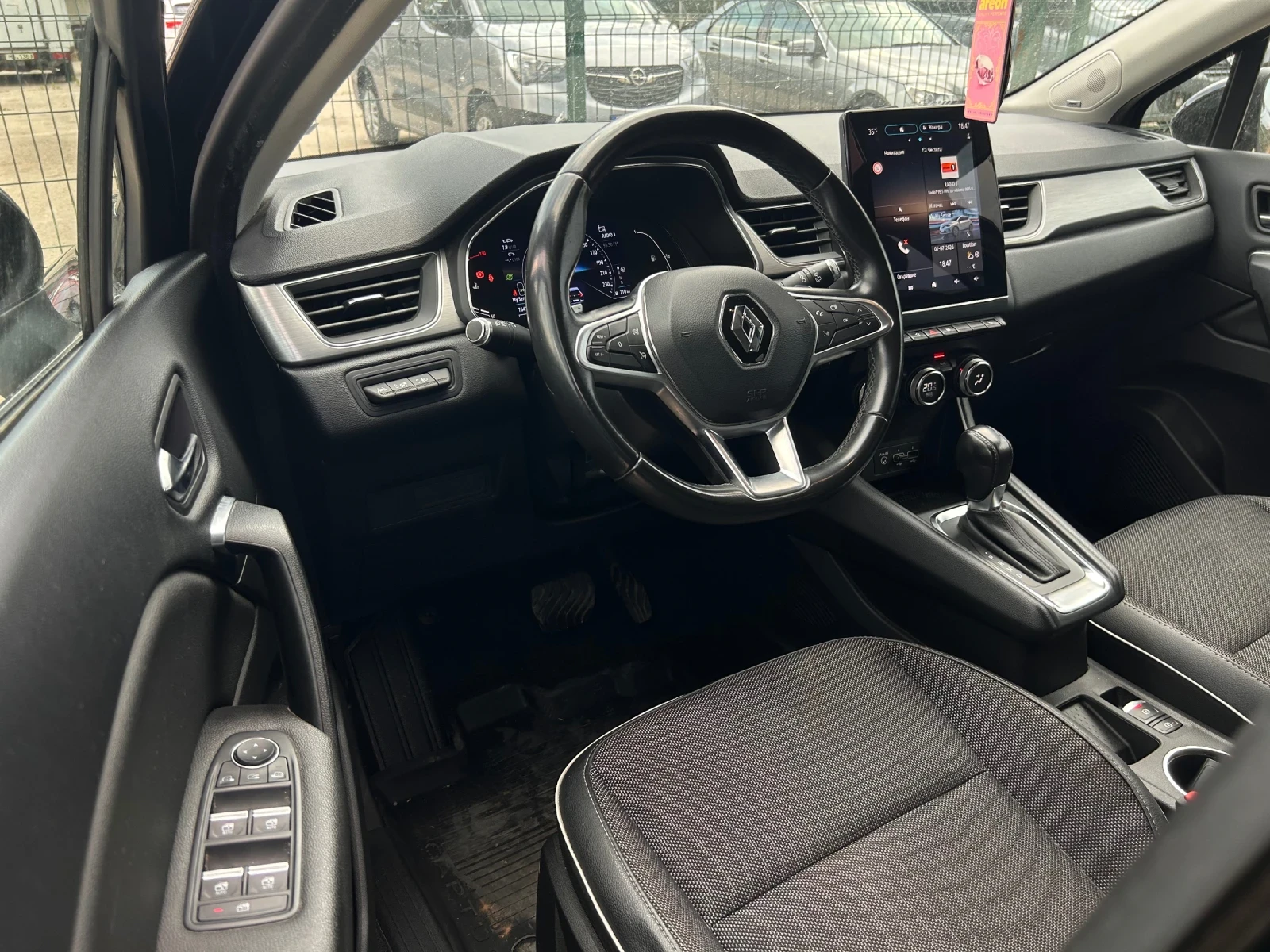 Renault Captur Intense , снимка 10 - Автомобили и джипове - 55124220