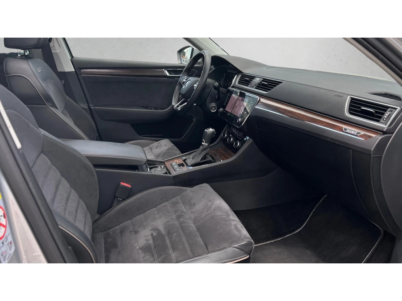 Skoda Superb  Scout 2.0 TSi  4x4 , Месечна вноска от 399  , снимка 10 - Автомобили и джипове - 55579016
