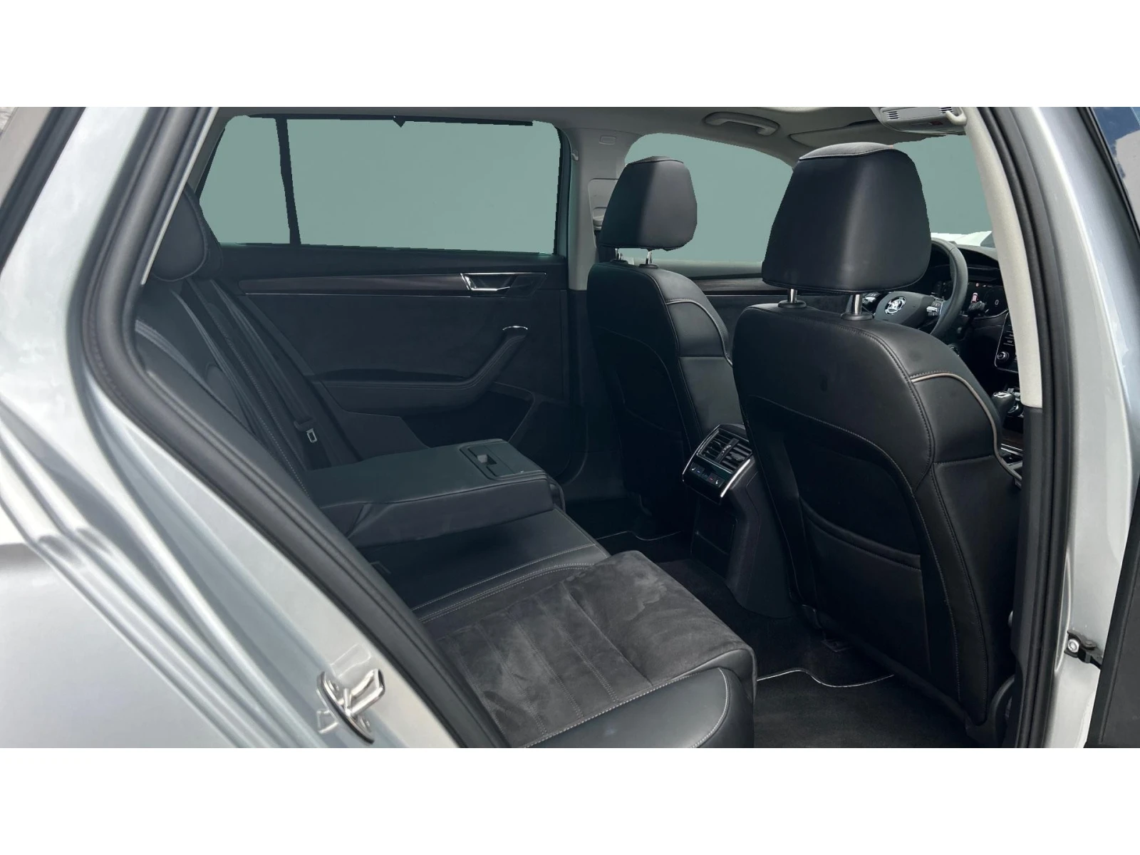 Skoda Superb  Scout 2.0 TSi  4x4 , Месечна вноска от 399  , снимка 9 - Автомобили и джипове - 55579016
