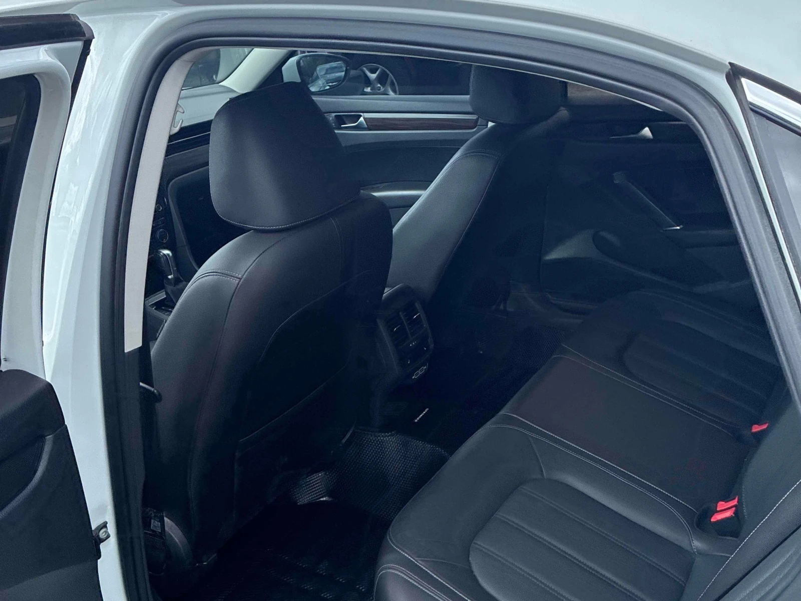 VW Passat * Execline * CARFAX * БЕЗ ПЪРВОНАЧАЛНА ВНОСКА, снимка 11 - Автомобили и джипове - 56081638
