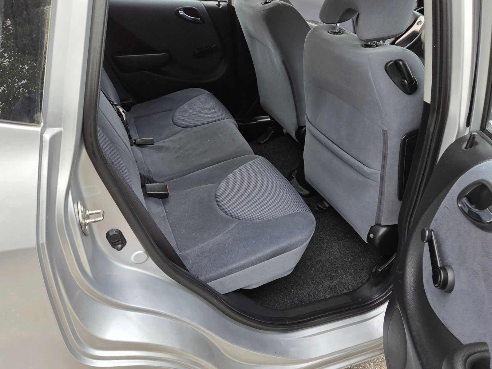 Honda Jazz 1.4 i-dsi, снимка 8 - Автомобили и джипове - 56183258