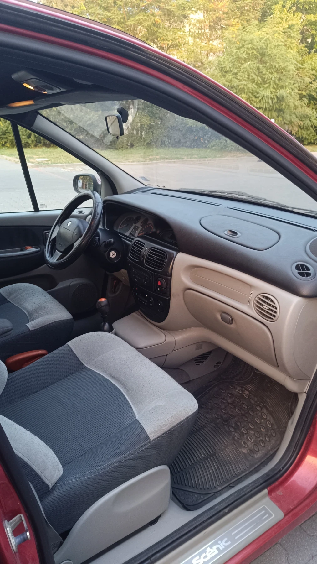 Renault Scenic 1.6 16v , снимка 6 - Автомобили и джипове - 56186061