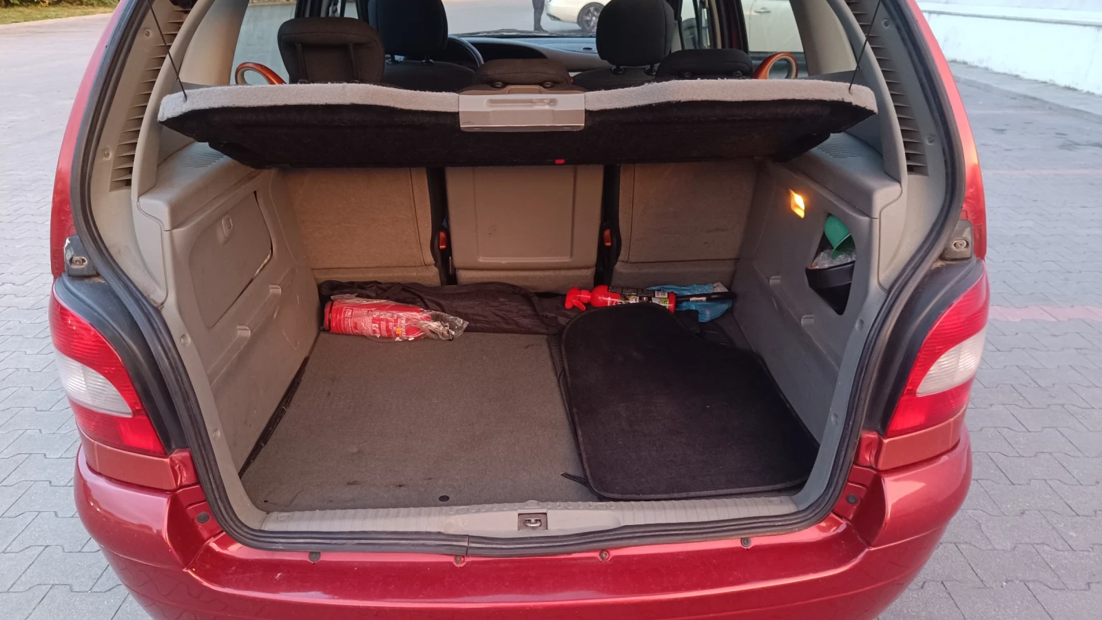 Renault Scenic 1.6 16v , снимка 11 - Автомобили и джипове - 56186061