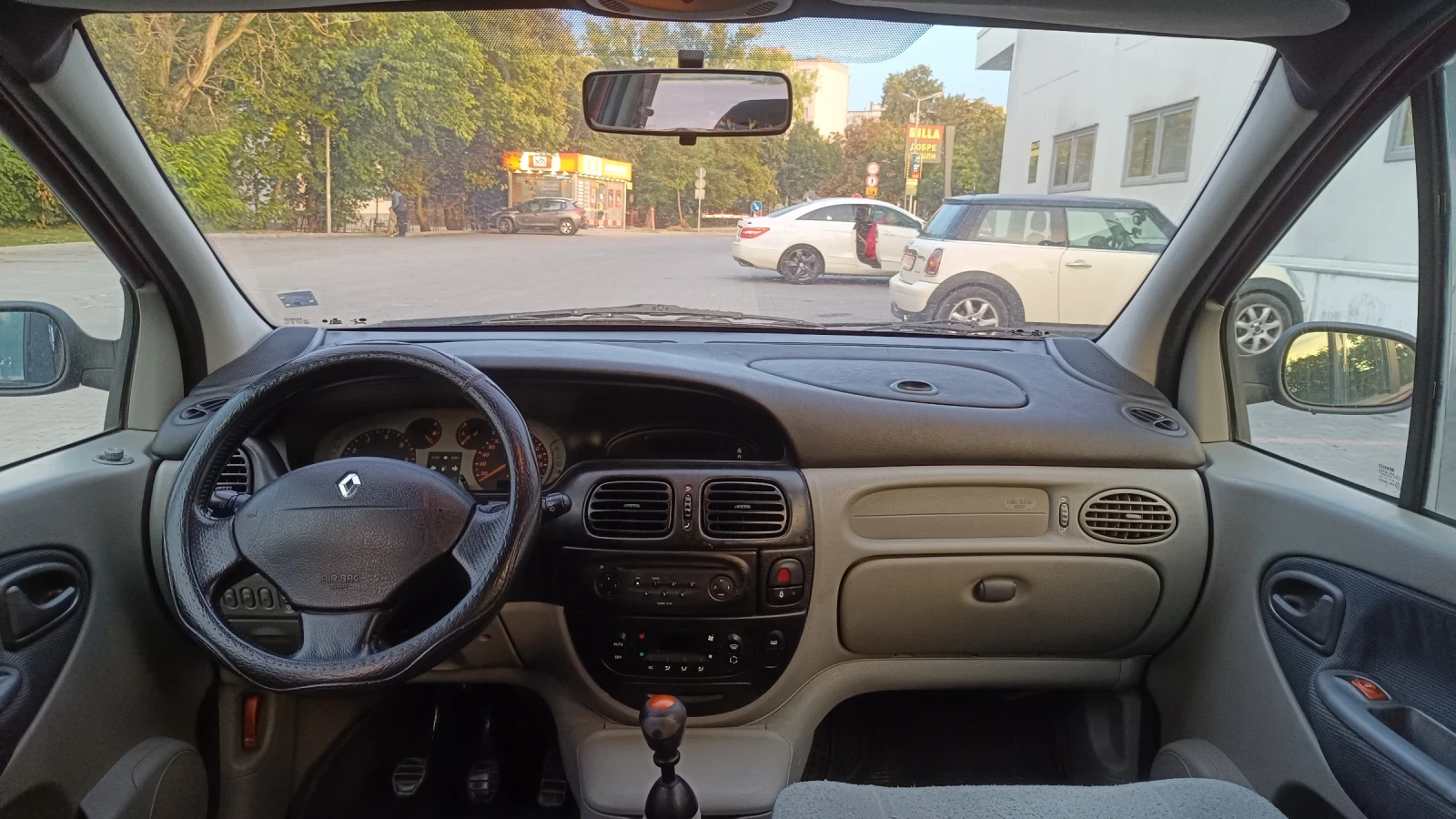 Renault Scenic 1.6 16v , снимка 9 - Автомобили и джипове - 56186061
