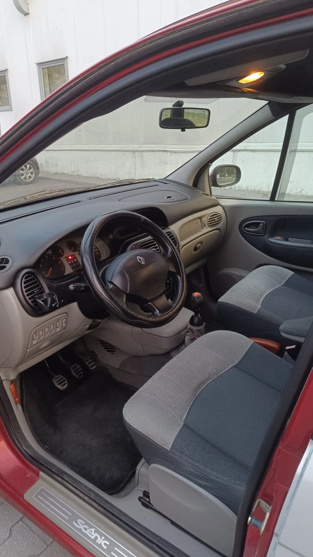Renault Scenic 1.6 16v , снимка 5 - Автомобили и джипове - 56186061