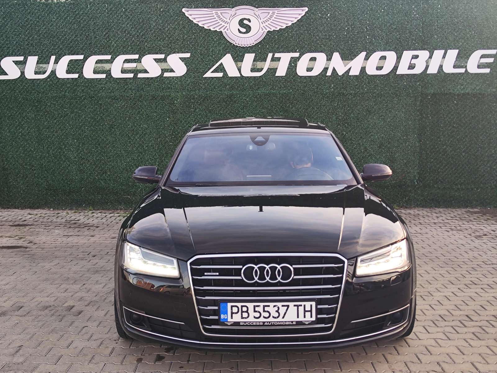 Audi A8 4.0* B&Q* HEADUP* PODGREV* CAMERA* MATRIX* LIZING