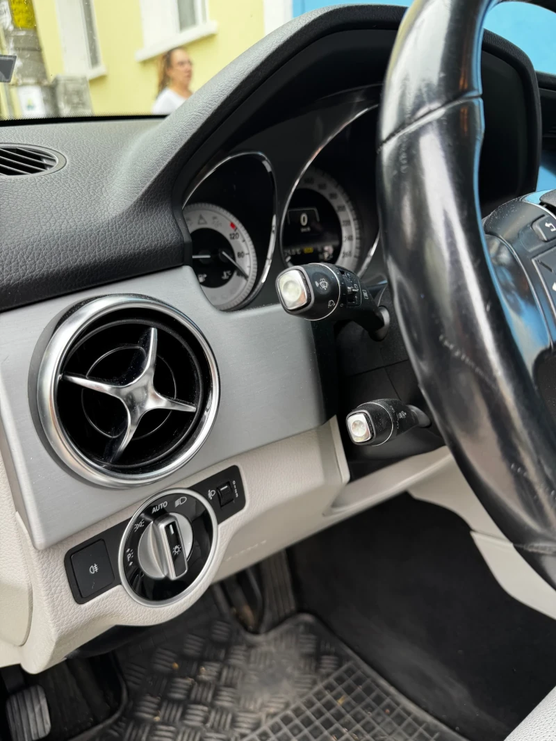 Mercedes-Benz GLK, снимка 11 - Автомобили и джипове - 47472668