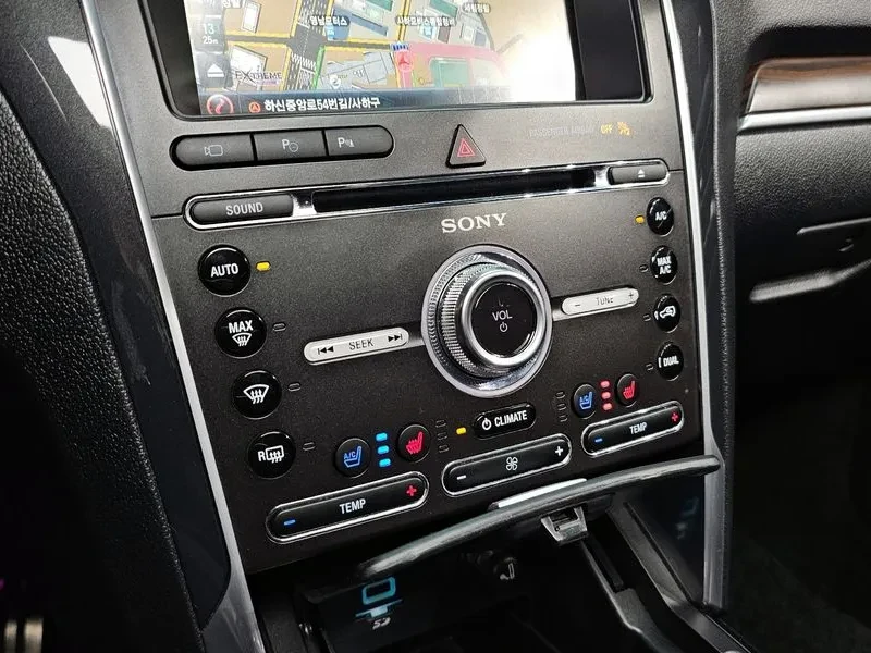 Ford Explorer 2.3 AWD, снимка 16 - Автомобили и джипове - 54351500