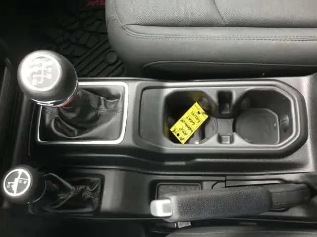 Jeep Wrangler * Sport Sport 4x4 * CARFAX *  ФИКСИРАНА ЦЕНА ДО БГ, снимка 13 - Автомобили и джипове - 54597073