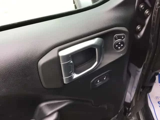 Jeep Wrangler * Sport Sport 4x4 * CARFAX *  ФИКСИРАНА ЦЕНА ДО БГ, снимка 17 - Автомобили и джипове - 54597073