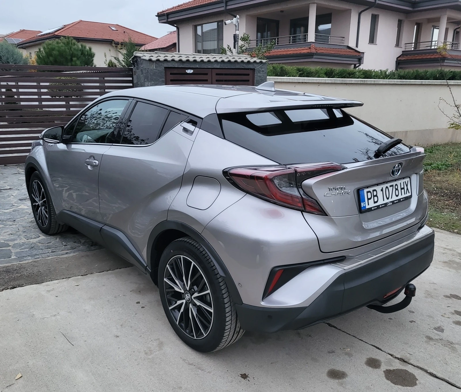 Toyota C-HR Кожа, най-високо оборудване, Hybrid - изображение 6