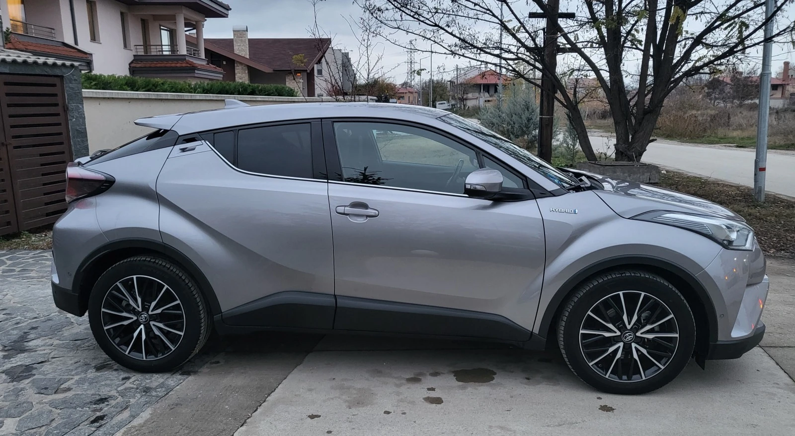 Toyota C-HR Кожа, най-високо оборудване, Hybrid - изображение 5