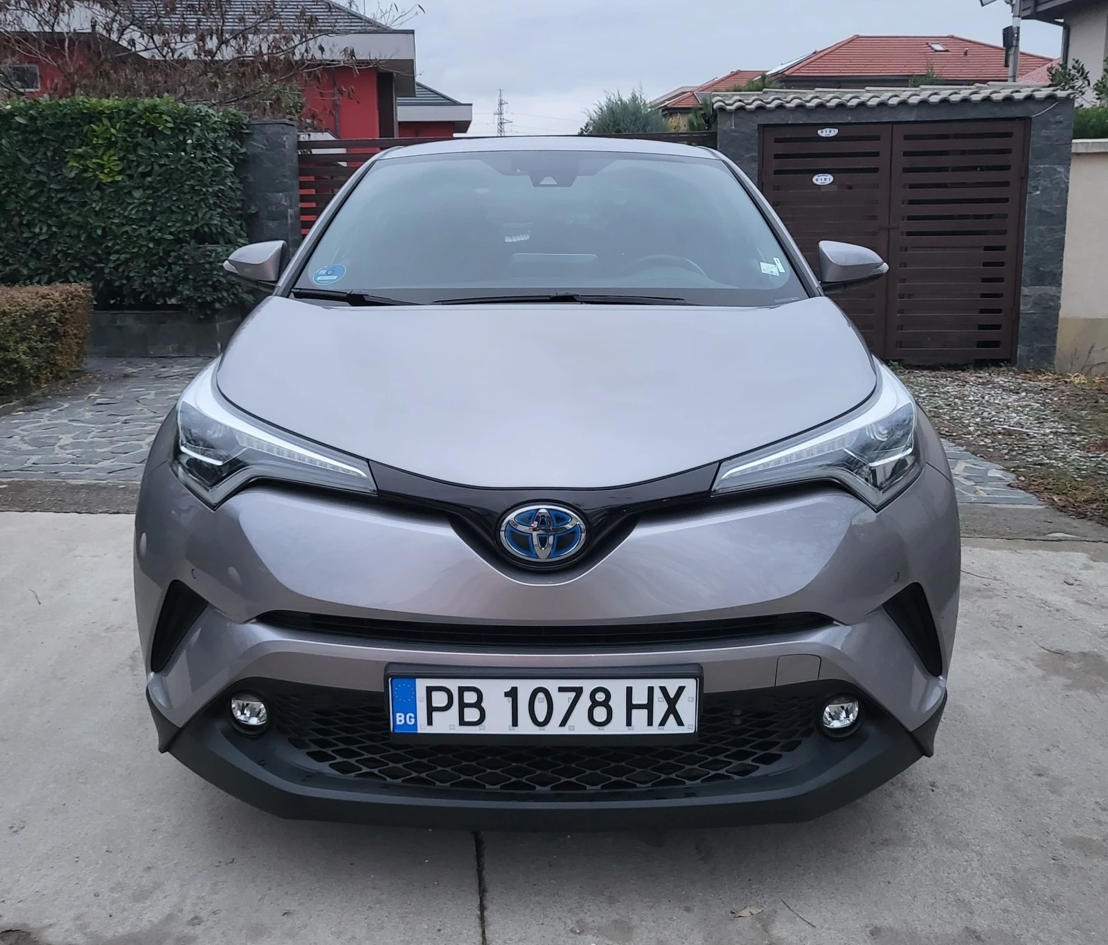 Toyota C-HR Кожа, най-високо оборудване, Hybrid - изображение 2