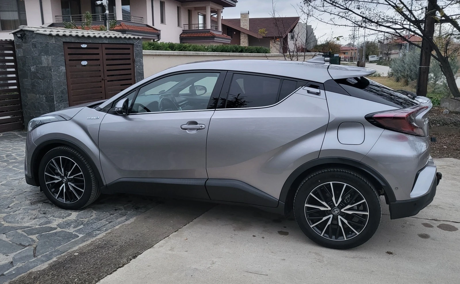 Toyota C-HR Кожа, най-високо оборудване, Hybrid - изображение 8