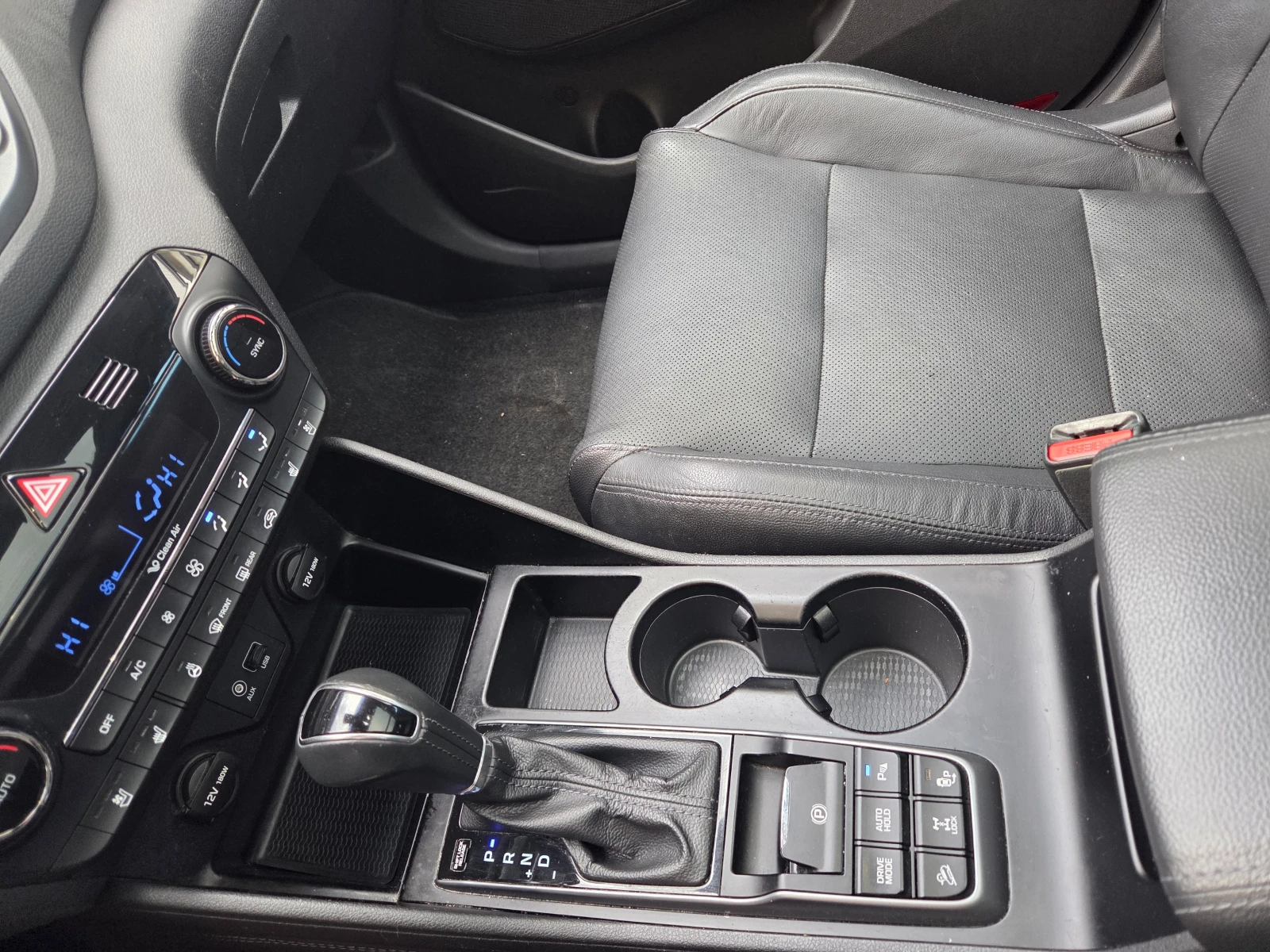 Hyundai Tucson Premium / 4x4 185к.с/FULL, снимка 14 - Автомобили и джипове - 53916666