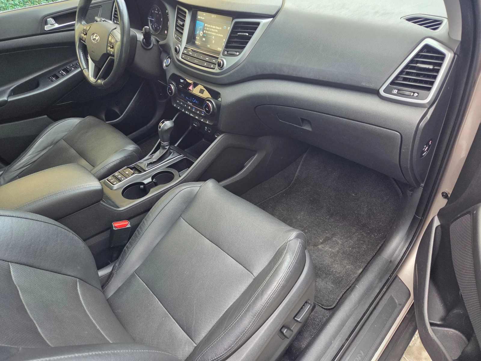 Hyundai Tucson Premium / 4x4 185к.с/FULL, снимка 7 - Автомобили и джипове - 53916666