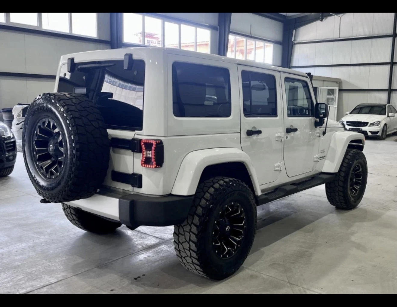 Jeep Wrangler Sahara, снимка 5 - Автомобили и джипове - 55702571