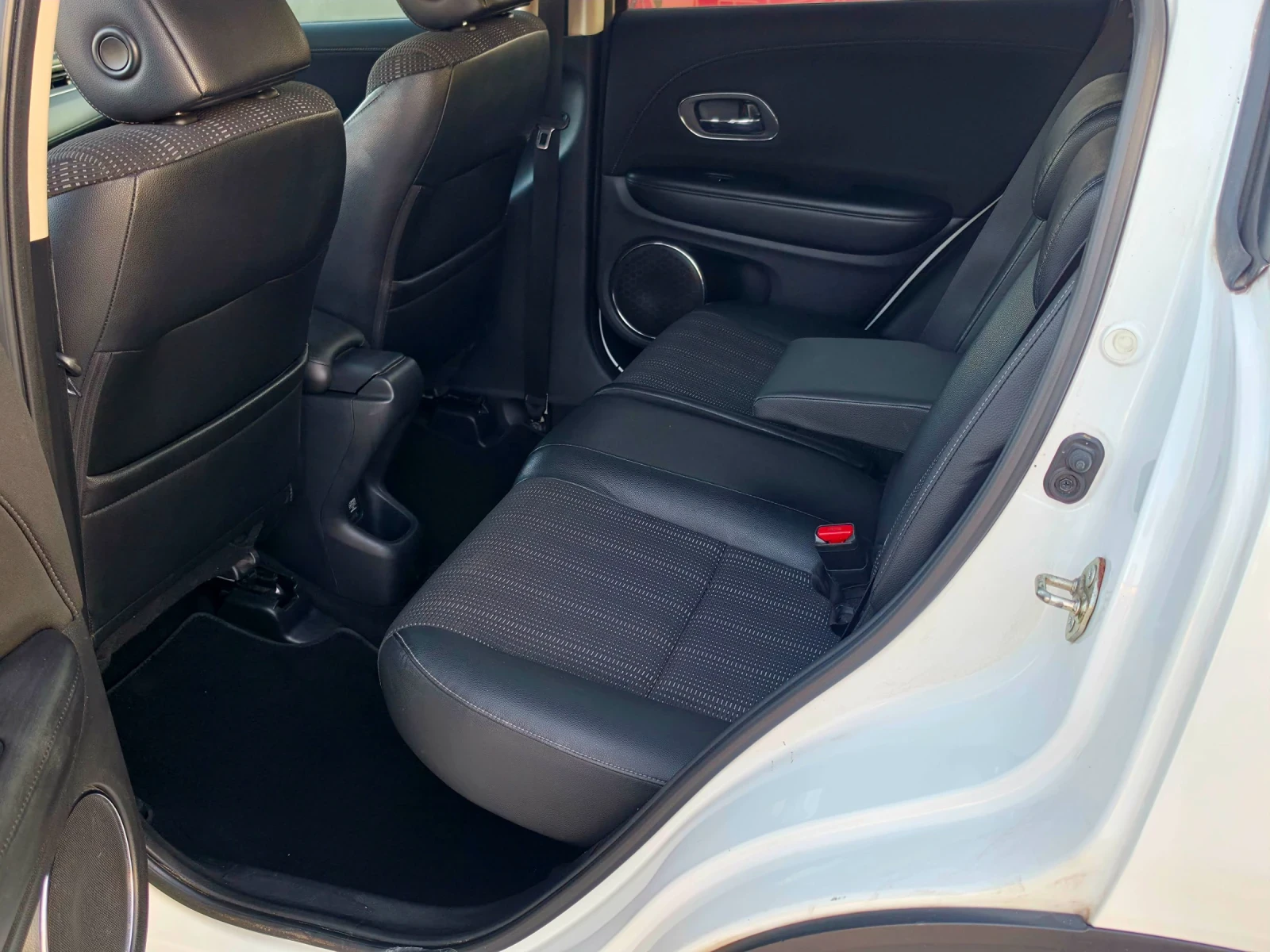 Honda Hr-v 1.5 i-VTEC Executive , снимка 15 - Автомобили и джипове - 55874791