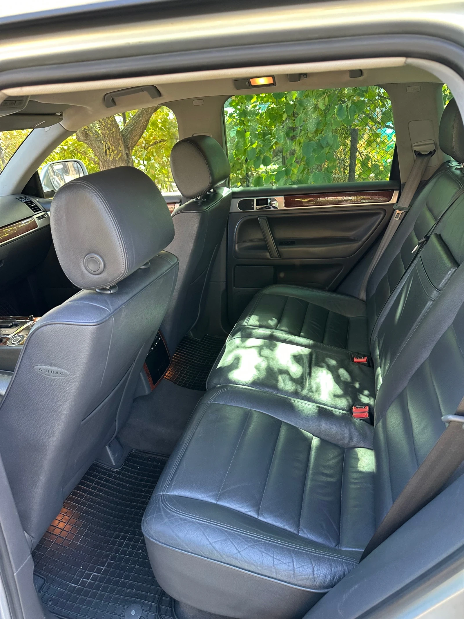 VW Touareg, снимка 8 - Автомобили и джипове - 56216220