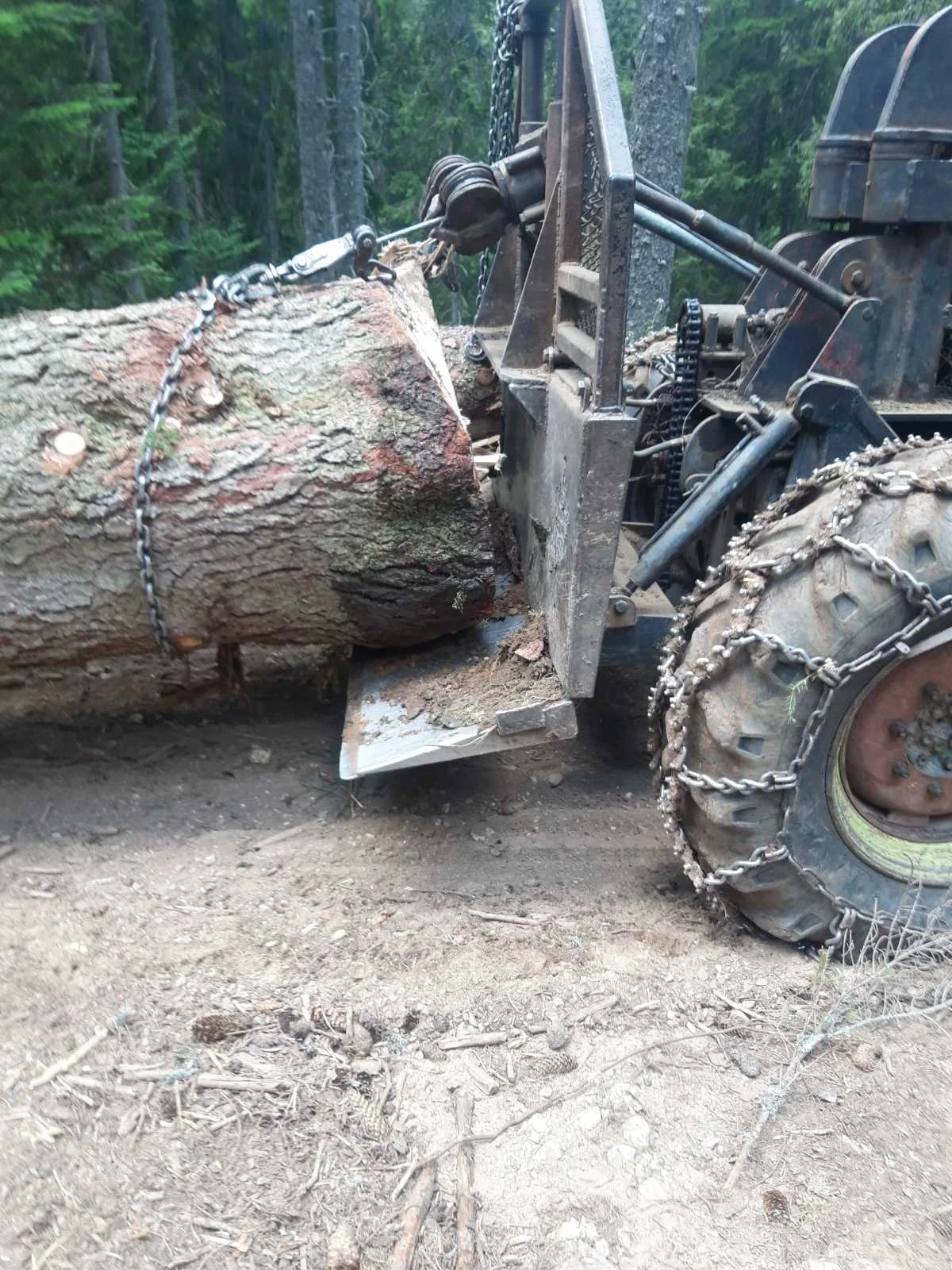 Специализирани машини Машини за дърводобив MB TRAK 900, снимка 5 - Селскостопанска техника - 55848647