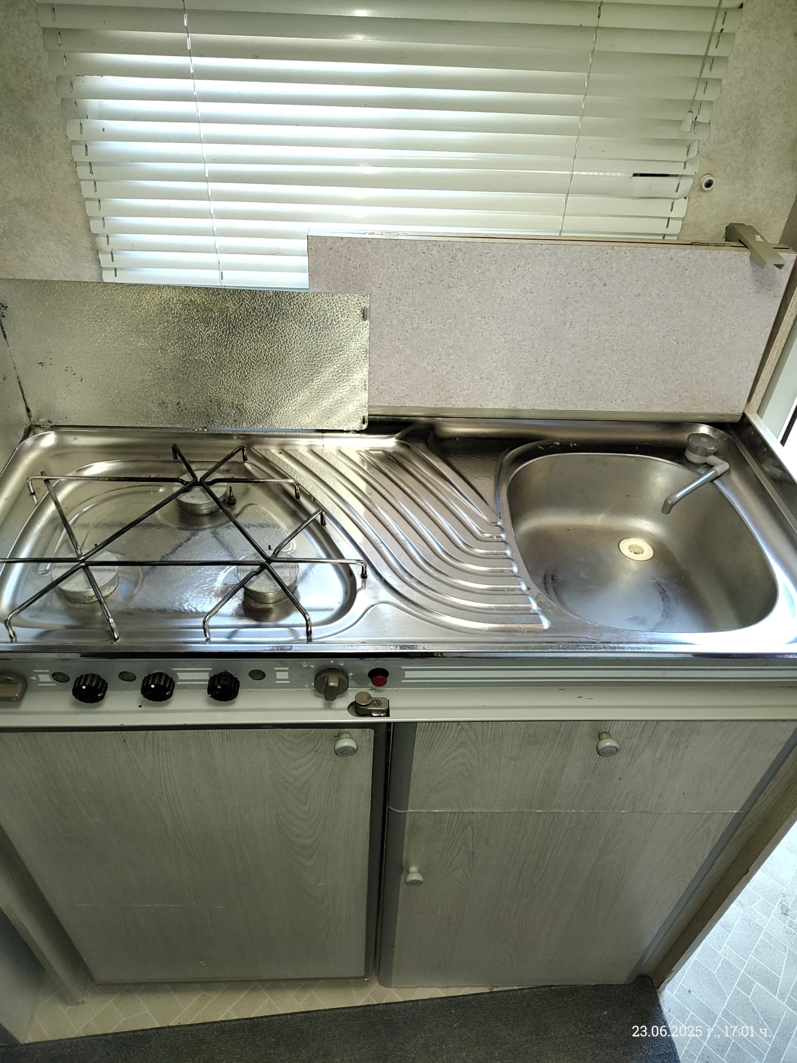 Каравана Caravelair, снимка 7 - Каравани и кемпери - 53894476