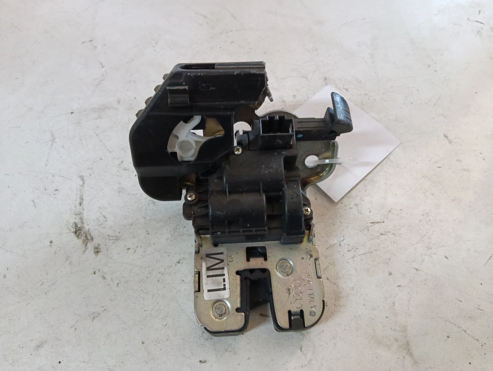брава заден капак 4H0827505A Audi A6