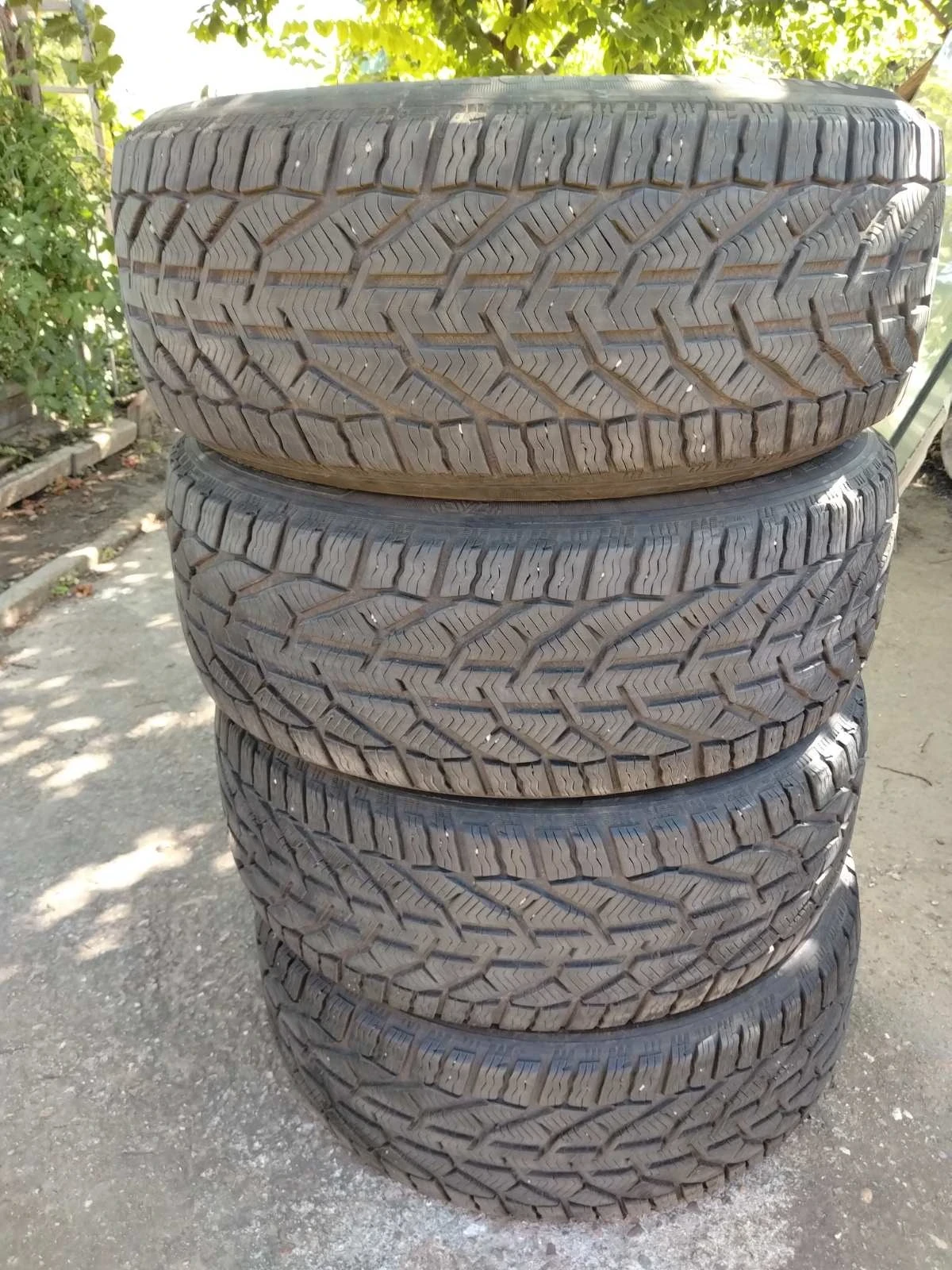 Гуми Зимни 235/55R17, снимка 6 - Гуми и джанти - 55993342