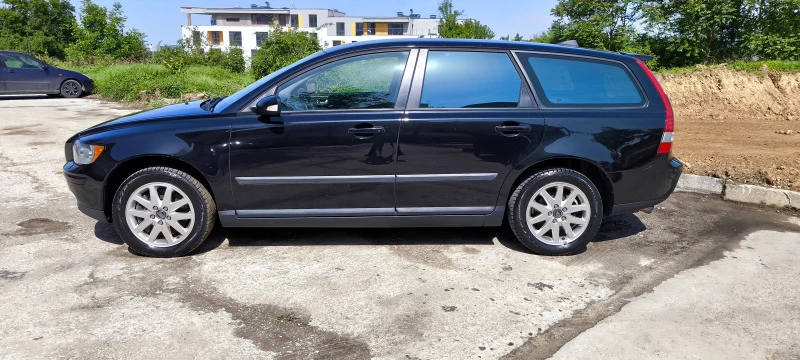 Volvo V50 2, 5i TURBO 4x4 220кс ШВЕЙЦАРИЯ КЛИМАТРОНИК, снимка 1 - Автомобили и джипове - 45655741