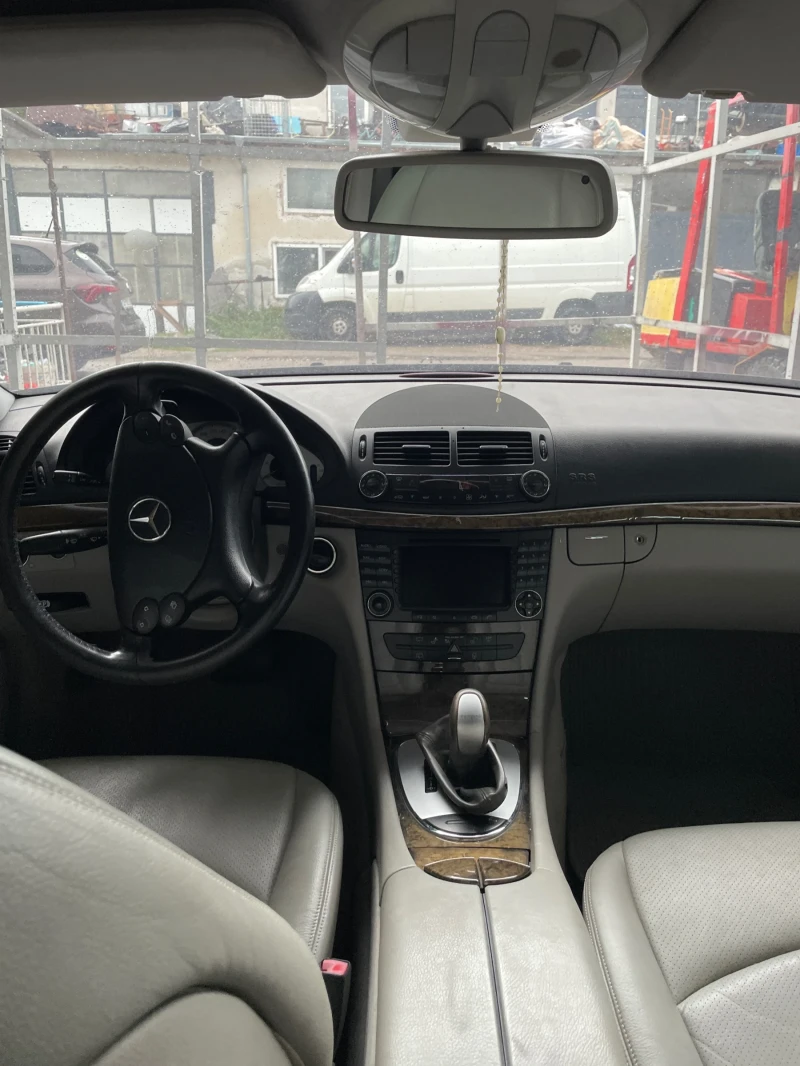 Mercedes-Benz E 320, снимка 9 - Автомобили и джипове - 47397528