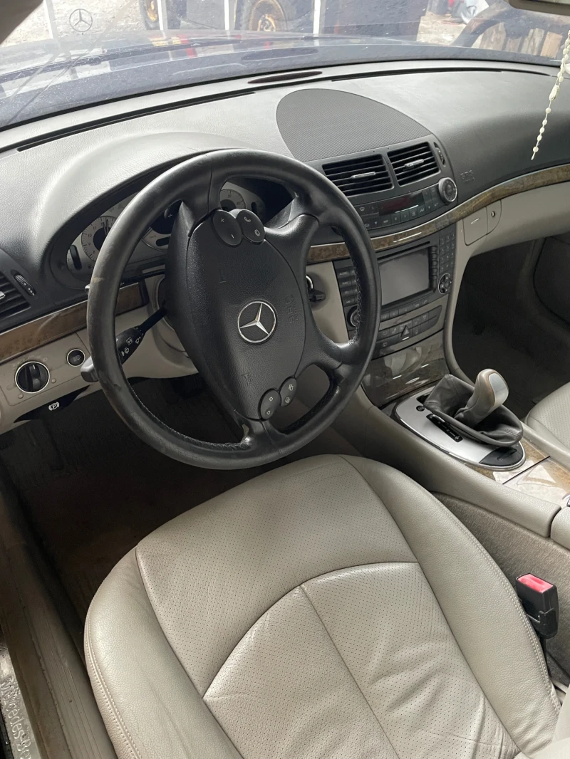 Mercedes-Benz E 320, снимка 7 - Автомобили и джипове - 47397528