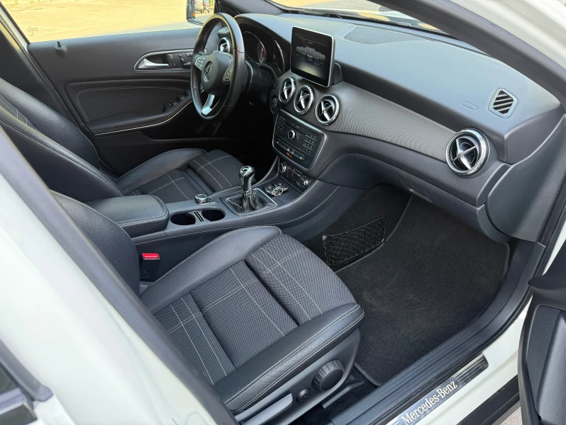 Mercedes-Benz GLA 180 SPORT* AMG* CAMERA* ASSIStLine* Мъртва Точка* ПОДГ, снимка 13 - Автомобили и джипове - 51289470
