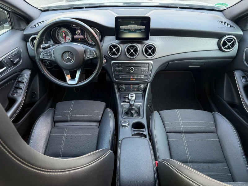 Mercedes-Benz GLA 180 SPORT* AMG* CAMERA* ASSIStLine* Мъртва Точка* ПОДГ, снимка 12 - Автомобили и джипове - 51289470