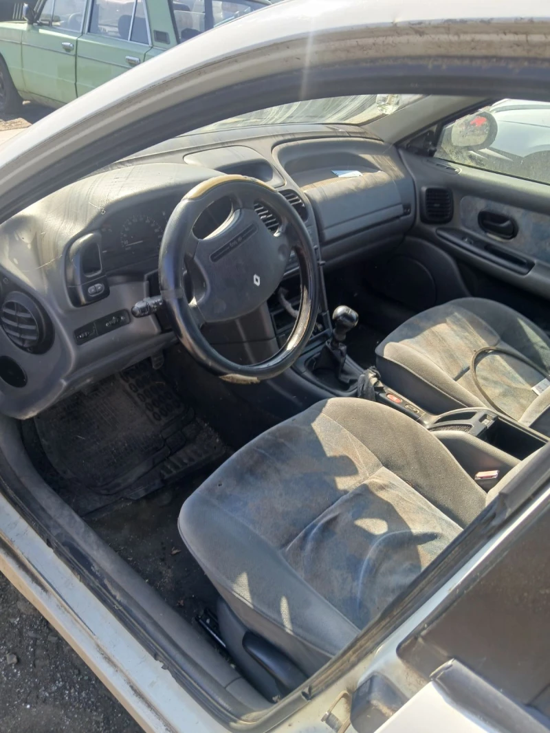 Renault Laguna, снимка 5 - Автомобили и джипове - 52034942