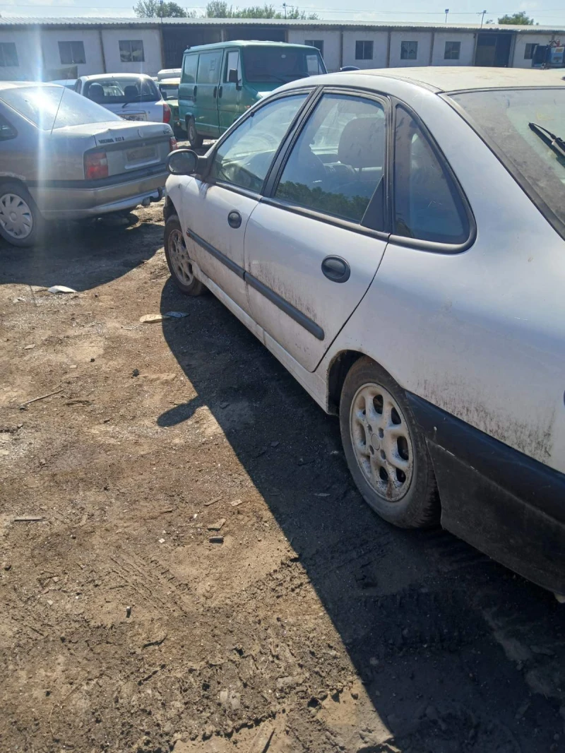 Renault Laguna, снимка 4 - Автомобили и джипове - 52034942