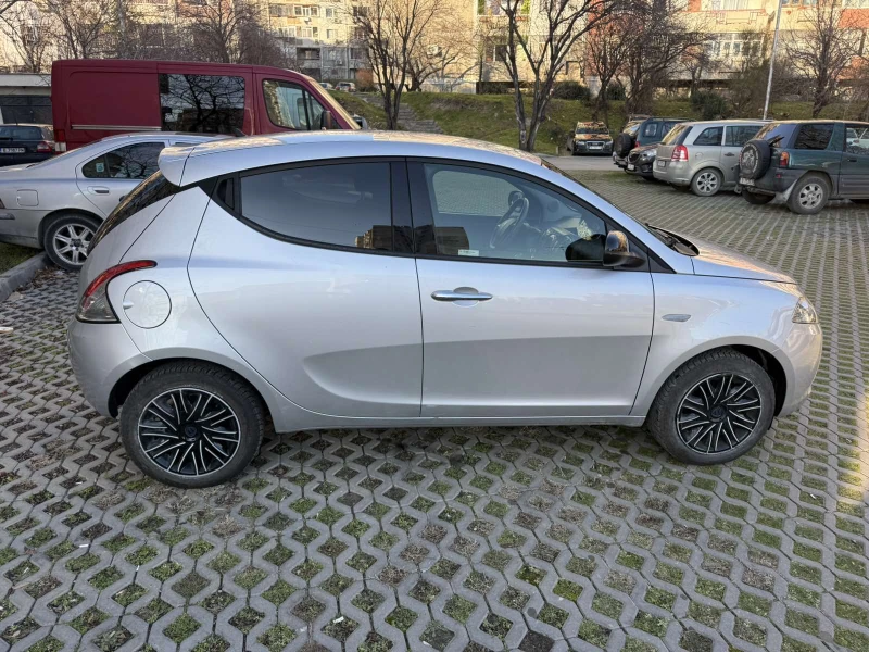 Lancia Ypsilon 1.2, снимка 4 - Автомобили и джипове - 53099730
