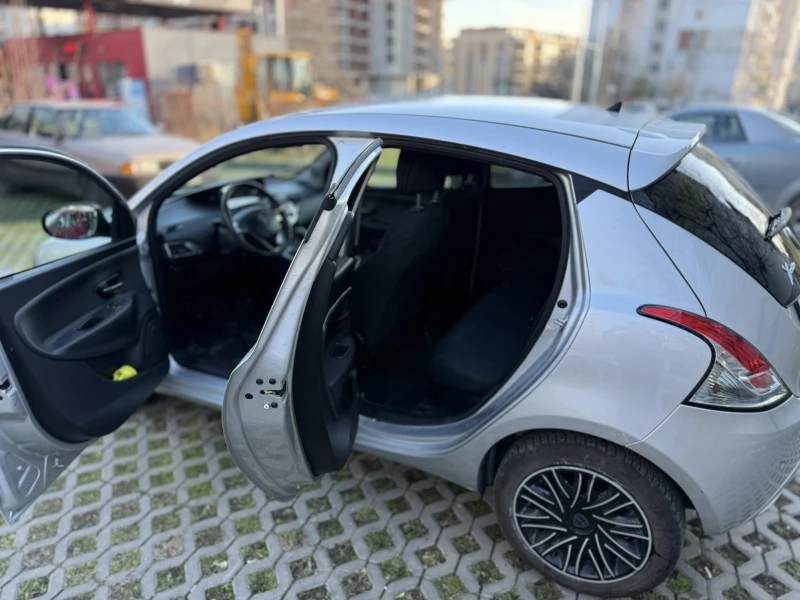 Lancia Ypsilon 1.2, снимка 6 - Автомобили и джипове - 53099730