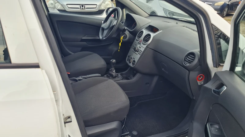 Opel Corsa 1.2i, снимка 10 - Автомобили и джипове - 53261928
