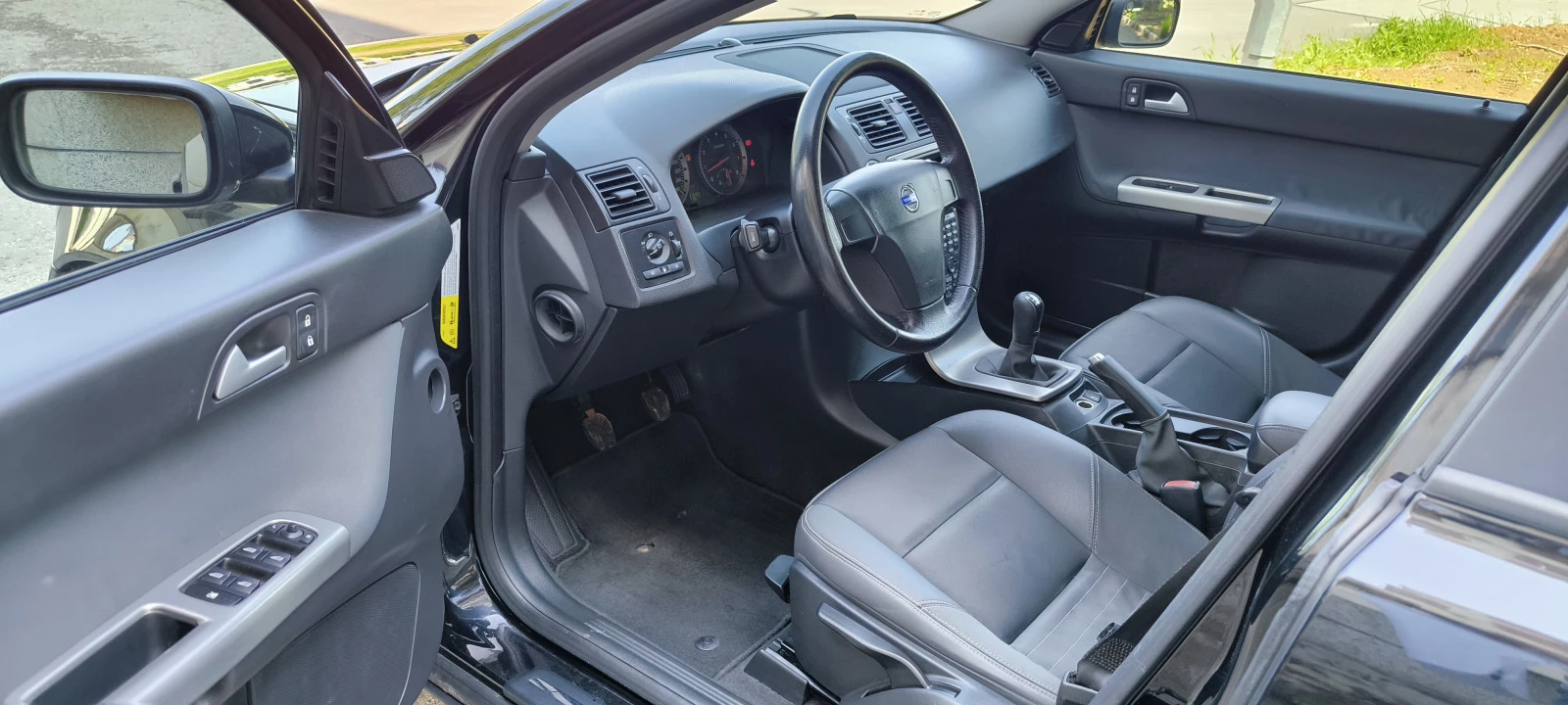 Volvo V50 2, 5i TURBO 4x4 220кс ШВЕЙЦАРИЯ КЛИМАТРОНИК | Mobile.bg — изображение 12