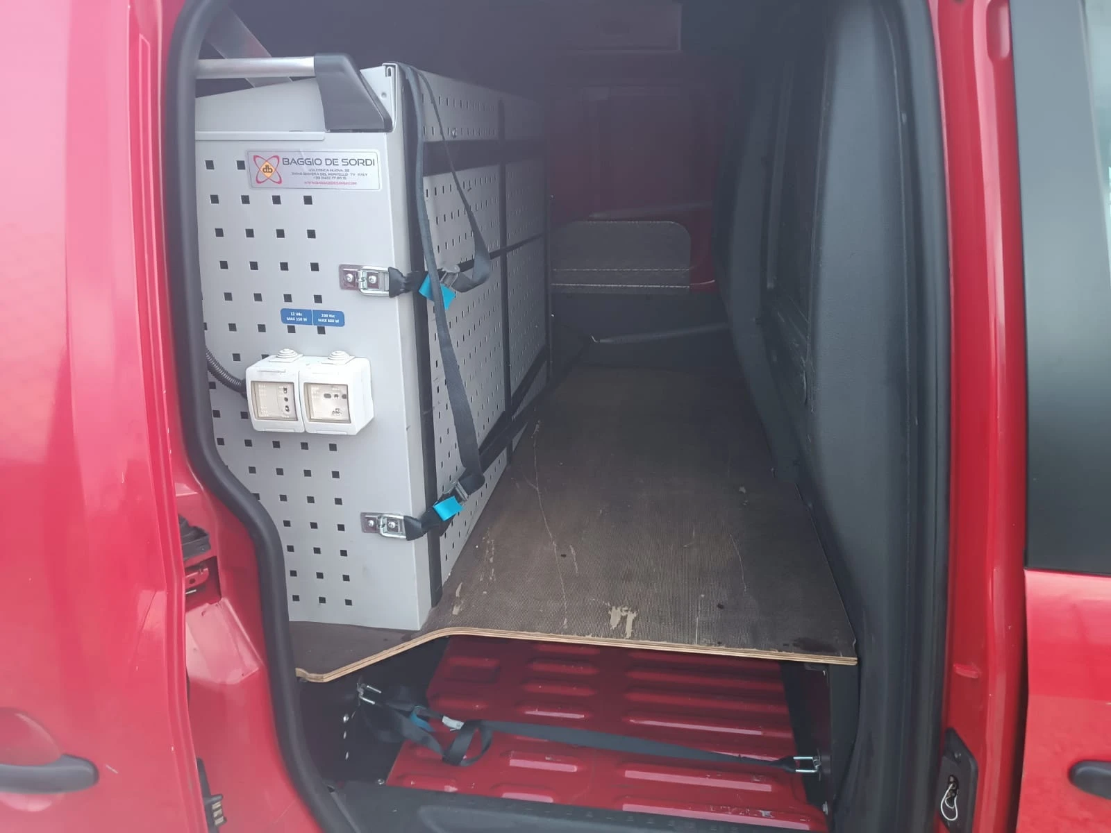 VW Caddy 2.0 TDI 4MOTION, снимка 11 - Автомобили и джипове - 56466641