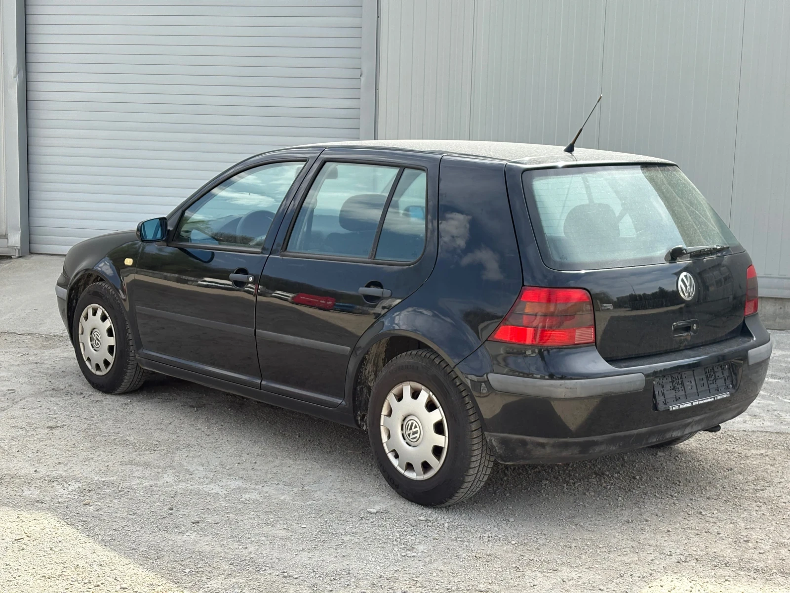 VW Golf 1.6 SR АВТОМАТИК - изображение 5