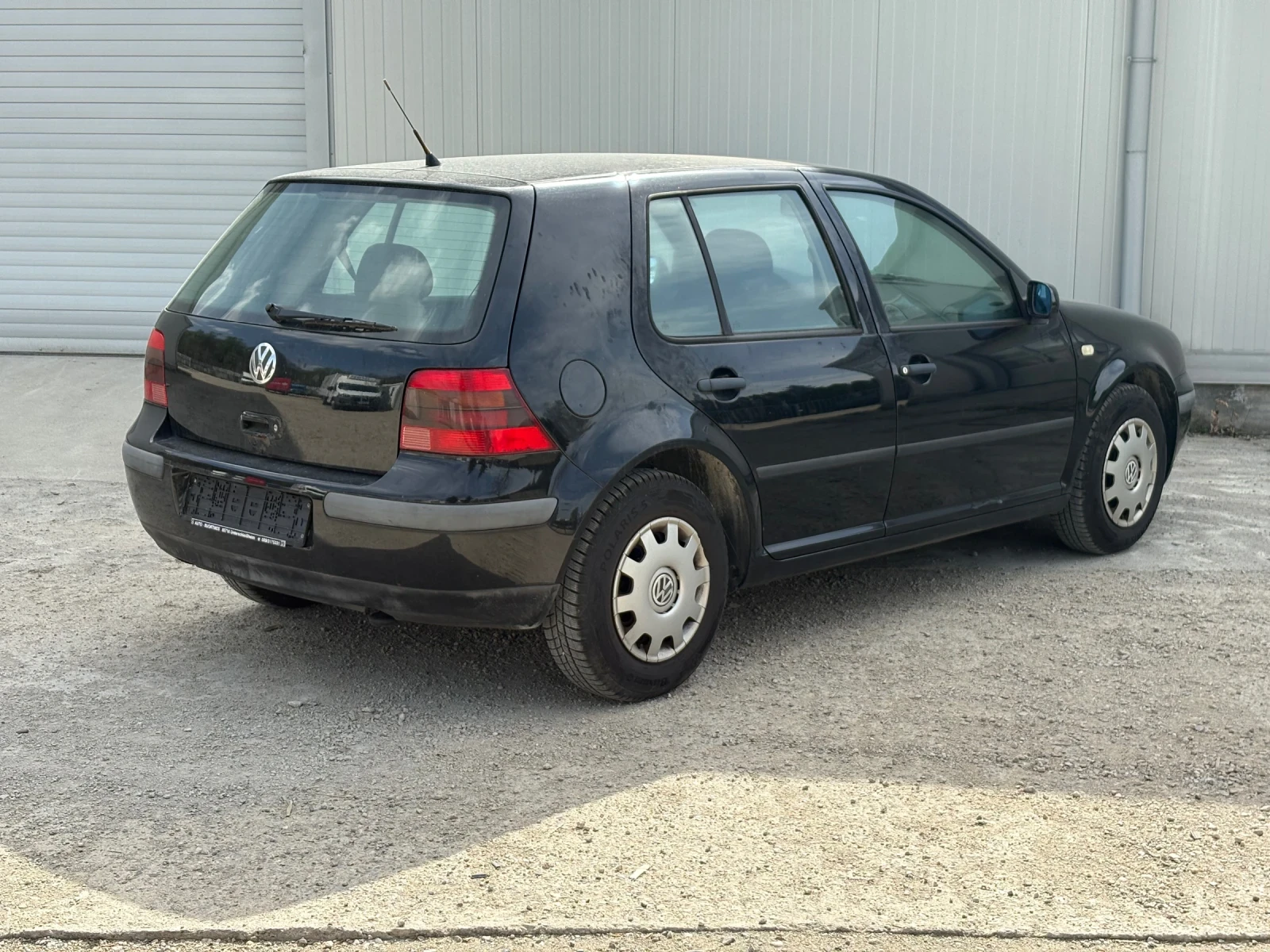 VW Golf 1.6 SR АВТОМАТИК - изображение 4